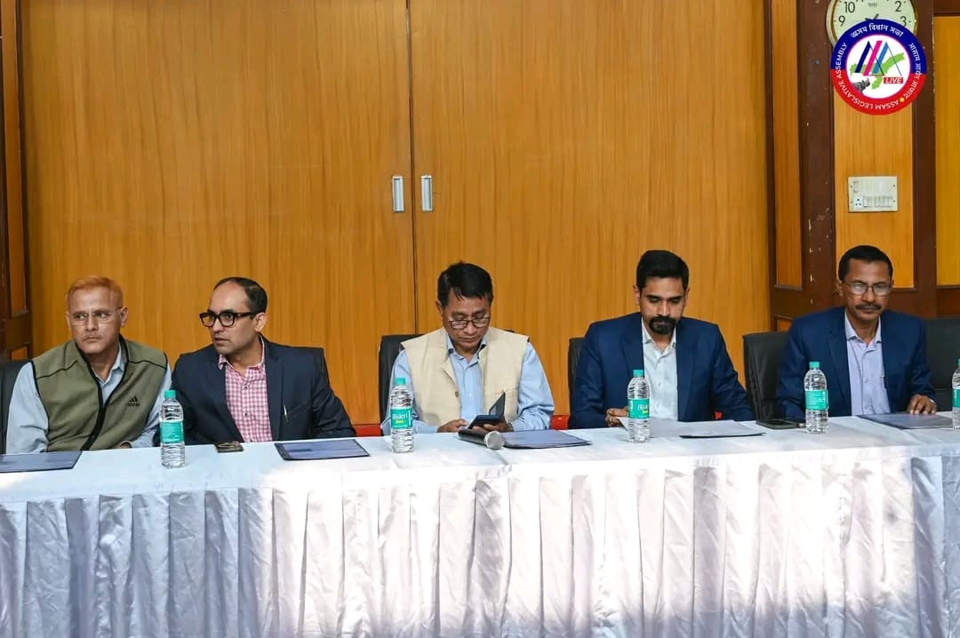 অসম বিধান সভা সচিবালয়ৰ অভ্যৰ্থনা কক্ষৰ সহায়ক শ্ৰী হীৰেণ নাথক আনুষ্ঠান...